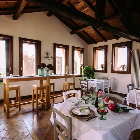 Couette-café Al Palazzetto 3*